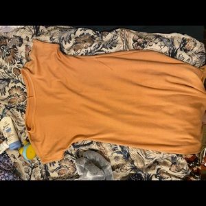 Mid-length dress with slit